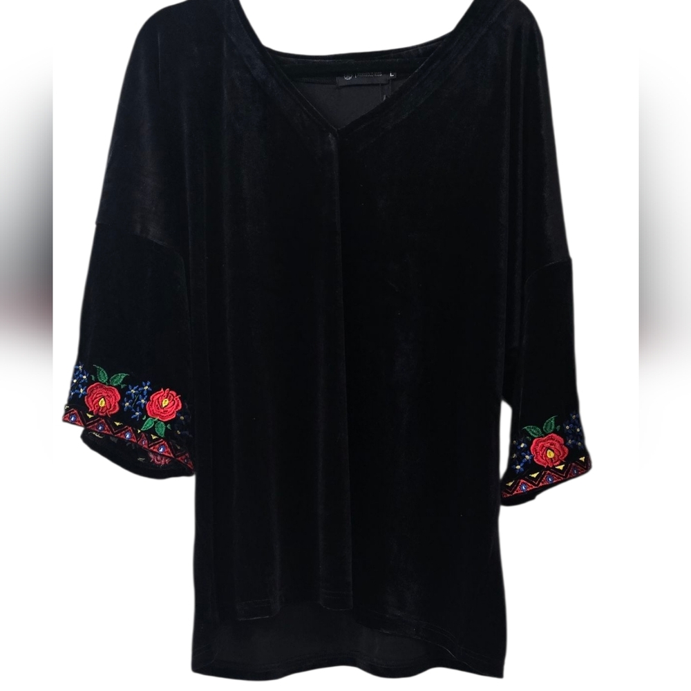NWT Merigold Kiss Embroidered Black Velvet Women's Top Size L
